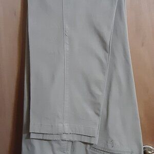 Harbor Bay, 48 x 32, Khaki (Beige)